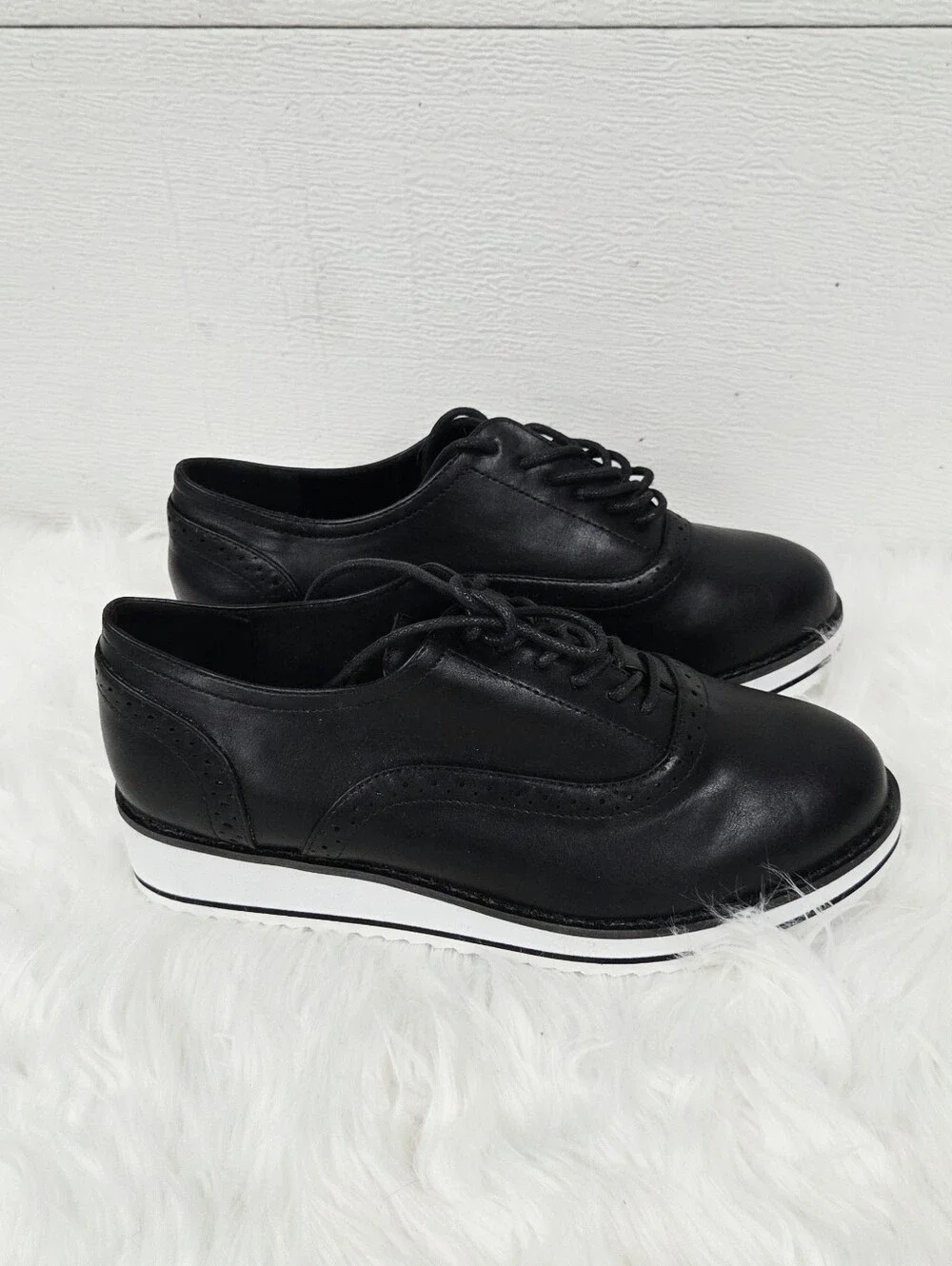 Torrid 8 extra wide Black Lace-Up Casual Oxfords